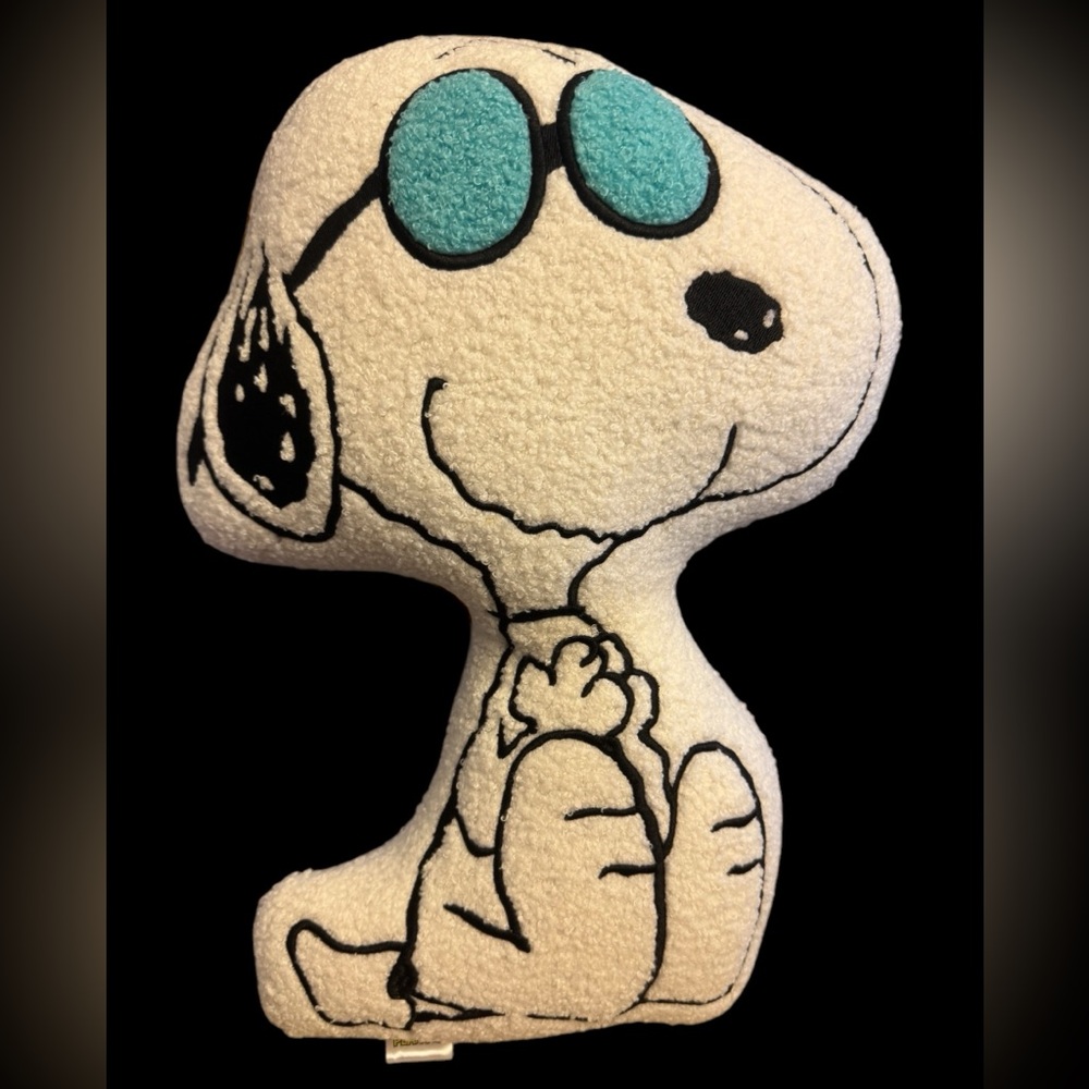 Snoopy decorative pillow with sunglasses